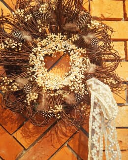 Wianek naturalny z piórkami i wstążką - Wianki Naturalne; wianek